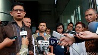 Anita juga menilai UU KPK baru memiliki banyak kekurangan dibandingkan kelebihan. Dia menyebutkan masyarakat perlu mengingatkan Presiden Joko Widodo (Jokowi) pada risiko di masa datang.
