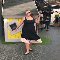 Lacey-Jade Christie pernah terobsesi untuk menjadi langsing. Ia diet ketat dan olahraga mati-matian hingga mencapai ukuran baju M. Namun usahanya yang terlalu ekstrem justru membuatnya hampir tewas.  Foto: Instagram