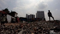 Pasar Gembrong yang terkenal dengan produk mainan akan terkena dampak pembangunan tol Becakayu.