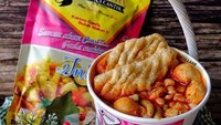 Baso Aci Cantik yang ada di bilangan Jakarta Barat ini bisa juga jadi tujuan jajan enak dan murah meriah. Seporsi baso aci original bahkan cuma dibanderol Rp 12 ribuan. Isiannya ada baso aci, cuangki, batagor hingga pangsit. Foto: instagram
