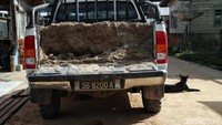 Mobil berpelat Malaysia tersebut digunakan warga untuk keperluan sehari-hari.