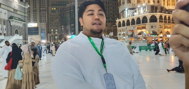 Umrah kali ini membawa inspirasi untuk Ivan Gunawan. Dia ingin membuat karya yang mengangkat arsitektur Islam. Foto: Muhammad Abduh/Detikcom, Dok. Instagram