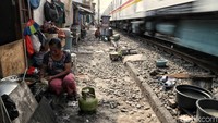 Namun, hingga kini mereka belum mendapatkan kejelasan soal realisasi penataan ke depannya.