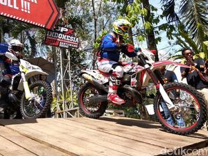 Anggota Klub Motor Trail Tersesat, Amankah Buka Jalur Baru buat Trabasan?