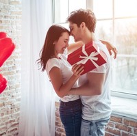 9 Rekomendasi Hadiah Valentine untuk Cowok, Bukan Cokelat