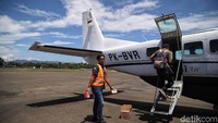 Selain itu Bandara Udara Yuvai Semaring Krayan masih dalam tahap renovasi. Karena landasan yang lama tidak cukup memadai untuk pesawat besar.