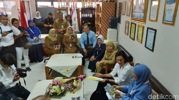 Pagi-pagi Sri Mulyani Blusukan ke Sekolah Dasar