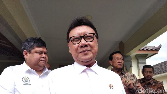 Menteri Pendayagunaan Aparatur Negara dan Reformasi Birokrasi (PAN-RB) Tjahjo Kumolo/Foto: Usman Hadi/detikcom Menteri Pendayagunaan Aparatur Negara dan Reformasi Birokrasi (PAN-RB) Tjahjo Kumolo/Foto: Usman Hadi/detikcom