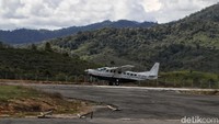 Pesawat siap lepas landas menuju desa Krayan, Nunukan, Kalimantan Utara.
