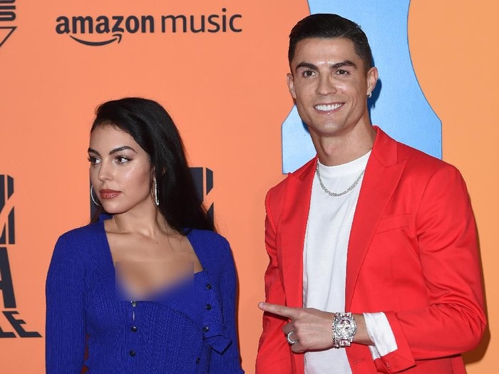 SEVILLE, SPAIN - NOVEMBER 03: Georgina Rodriguez and Cristiano Ronaldo attend the MTV EMAs 2019 at FIBES Conference and Exhibition Centre on November 03, 2019 in Seville, Spain. (Photo by Kate Green/Getty Images for MTV)