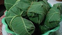 Warga Kudus juga banyak yang membuat nasi jangkrik dengan bungkus daun jati yang khas. Foto : Instagram @ciptaartha-kds