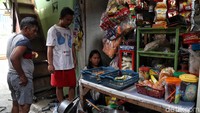 Wali Kota Jakarta Utara Syamsuddin Lologau, pada Selasa (4/9/2018) lalu, sempat menyinggung soal penataan Kampung Walang. Dikatakan Syamsuddin, penataan memang akan dilakukan untuk memaksimalkan saluran air di lokasi itu.