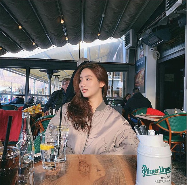 Menyebabkan tiga idol terkena masalah, Han Seo Hee menjadi musuh para penggemar. Meski tidak disukai banyak orang, mantan trainee YG Entertainment tersebut cukup aktif dan punya banyak pengikut di Instagram. Foto: Instagram @hxxsxxhee