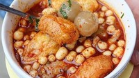 Kalau mencari baso aci dengan kuah pedas nendang, coba sambangi kedai Baso Aci Juara yang cabangnya sudah ada di beberapa tempat. Di sini baso aci komplit dibanderol mulai harga Rp 15 ribu - Rp 20 ribu. Foto: instagram