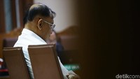 Mantan Anggota DPR Markus Nari membacakan pleidoi (nota pembelaan) dalam sidang di PN Jakarta Pusat, Jalan Bungur Besar Raya, Jakarta Pusat, Senin (4/11/2019).