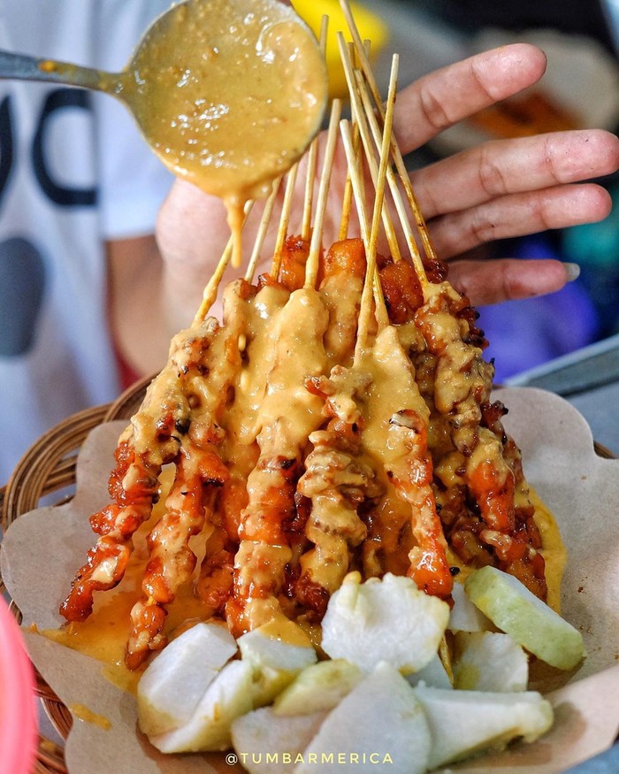 Makan Siang Paling Enak Jajan Sate Ayam Ponorogo Di Sini