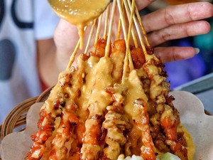 Makan Siang Paling Enak Jajan Sate Ayam Ponorogo di Sini