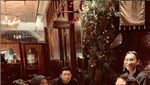 Momen Asyik Melly Goeslaw yang Tampil Sedehana Saat Kulineran