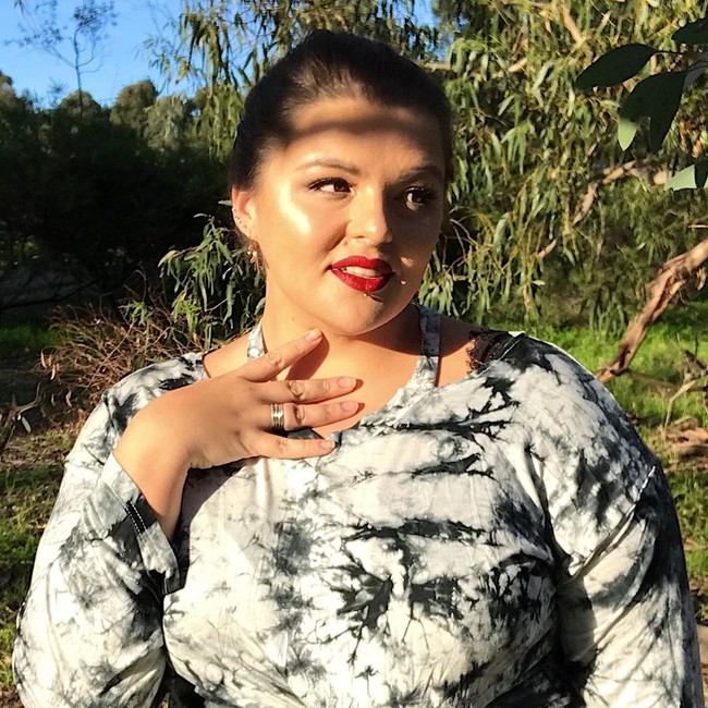 Lacey pergi ke spesialis gangguan makan untuk menyembuhkan masalah psikologinya itu. Wanita 30 tahun itu, kini belajar untuk mencintai tubuh, serta setiap makanan yang dihidangkan.  Foto: Instagram