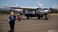Perjalanan menuju Kecamatan Krayan, Kabupaten Nunukan Kalimantan Utara hanya bisa dilalui melalui Udara dengan pesawat kecil seperti Susi Air dan Aviastar.
