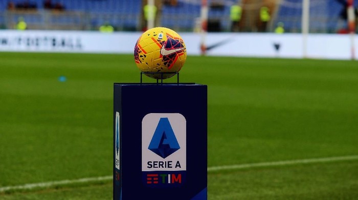 ROME, ITALY - NOVEMBER 02:  A detail of the new Serie A ball HI- VIS before the Serie A match between AS Roma and SSC Napoli at Stadio Olimpico on November 2, 2019 in Rome, Italy.  (Photo by Paolo Bruno/Getty Images)