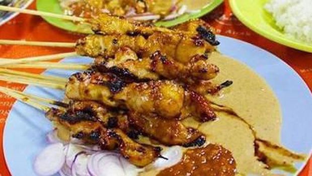 Sate ayam Ponorogo.