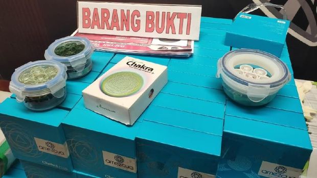 Barang bukti terkait kasus QNet.