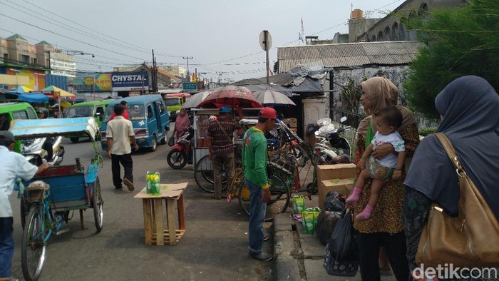 Pasar Citeureup Bogor Semrawut Banyak Pedagang Jualan Di Pinggir Jalan