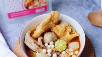 Baso aci Geulis yang ada di Bekasi ini siap jadi camilan sore yang bikin perut kenyang. Semangkuk baso aci terdiri dari bola-bola baso aci, kerupuk kulit, tahu, siomay dan pilus. Harganya mulai Rp 10 ribuan saja. Mantap! Foto: instagram