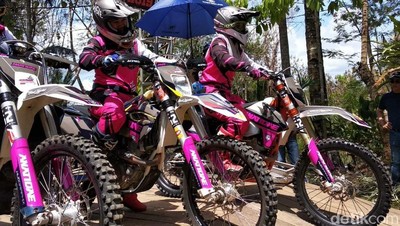 Ratusan Motor Trail Lintasi Banyuwangi-Bromo