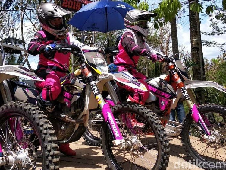 Ratusan Motor Trail Lintasi Banyuwangi-Bromo