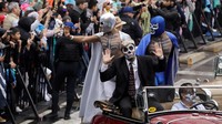 Buat orang Meksiko, festival kematian bukanlah mengenai hari kesedihan. Justru ini menjadi hari selebrasi bersama orang terkasih. (Foto: Reuters)