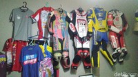 Baju-baju balao milik Afridza Munandar.