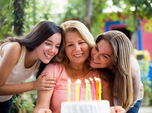 55 Ucapan Ulang Tahun untuk Ibu: Menyentuh, Bahasa Inggris dan Lucu