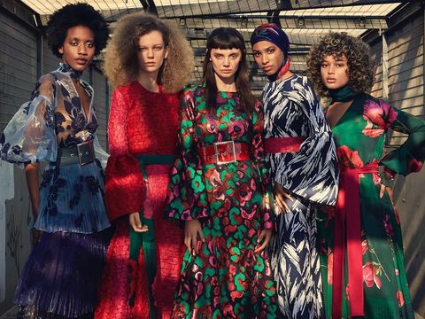 Wanita Keturunan Somalia Ini Jadi Model Hijab Pertama Burberry