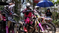 Ratusan rider dari segala penjuru tanah air dan mancanegara melintasi segala bentuk medan sejauh lebih dari 450 , kilometer dari Banyuwangi menuju Bromo.