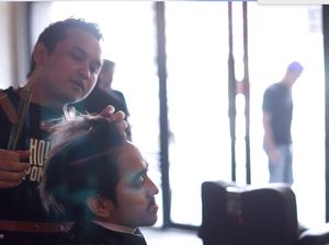 Dukung Penyintas Kanker, Ratusan Orang Potong Rambut Gratis