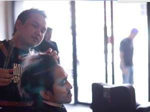 Dukung Penyintas Kanker, Ratusan Orang Potong Rambut Gratis