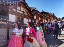 Pusing Kebanjiran Turis, Desa Bukchon Hanok Kurangi Jam Kunjungan