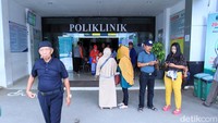 Pelayanan di RSUD Al-Ihsan terganggu akibat aksi tersebut.