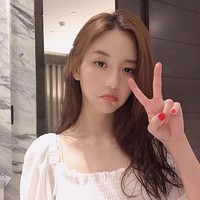 Han Seo Hee kembali terlibat dengan skandal narkoba ketika mengungkap bahwa BI pernah ingin membeli obat LSD darinya. BI diperiksa polisi tapi tidak ditemukan bukti jika ia pernah benar-benar membeli dan memakai narkoba. Namun karena kasus ini BI keluar dari boyband iKon. Foto: Instagram @hxxsxxhee