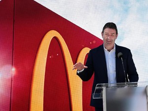 Bohong Soal Skandal Seksual, Mantan Bos McDonalds Didenda Rp 6,2 M