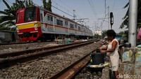 Warga di Kampung Walang setuju jika ada penataan tapi tidak setuju jika akan direlokasi karena dapat menghilangkan rezeki warga.