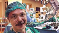 Dokter yang fotonya dipakai untuk menipu adalah dr Reno Rudiman. Ia adalah spesialis bedah saluran cerna dengan akun Instagram lebih dari 30 ribu followers. (Foto: Instagram/rudimansurgery)