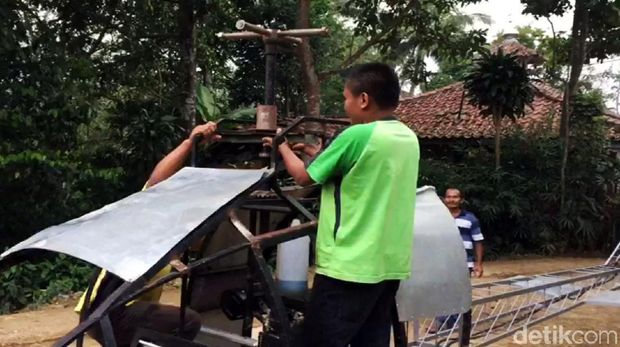 Jujun Minta Ahli Jajal Helikopter Rakitannya Sebelum Uji Terbang 