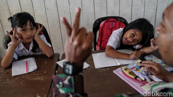 Semangat Anak-anak di Perbatasan Indonesia Dalam Meraih Cita-cita