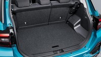 SUV Compact ini dibekali mesin 1.000 cc turbo yang diklaim bisa mencapai torsi dan kesenangan berkendara layaknya mesin 1.5 liter.