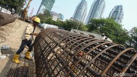 Pekerjaan proyek LRT Jabodebek akan dilakukan di samping flyover HOS Cokroaminoto menuju Landmark Tower.