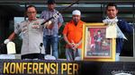 Parah! Pria Ini Palsukan Nomor Pelat Mobil Hingga Gelar Pendidikan