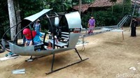 Jujun sudah menghabiskan uang sebesar Rp 30 juta untuk merakit helikopter tersebut. Setengahnya habis untuk mesin seharga Rp 16 juta.